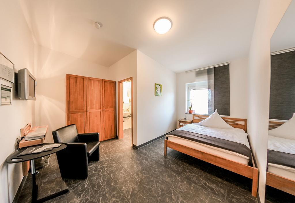 Inwest Hotel Garni Crailsheim Oda fotoğraf