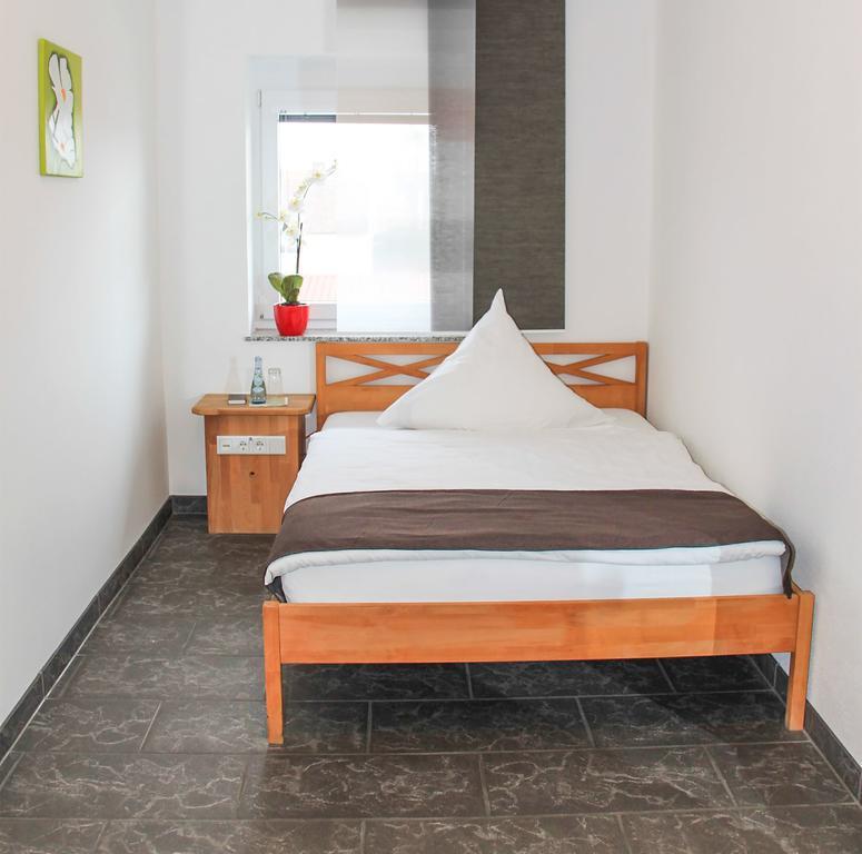 Inwest Hotel Garni Crailsheim Oda fotoğraf